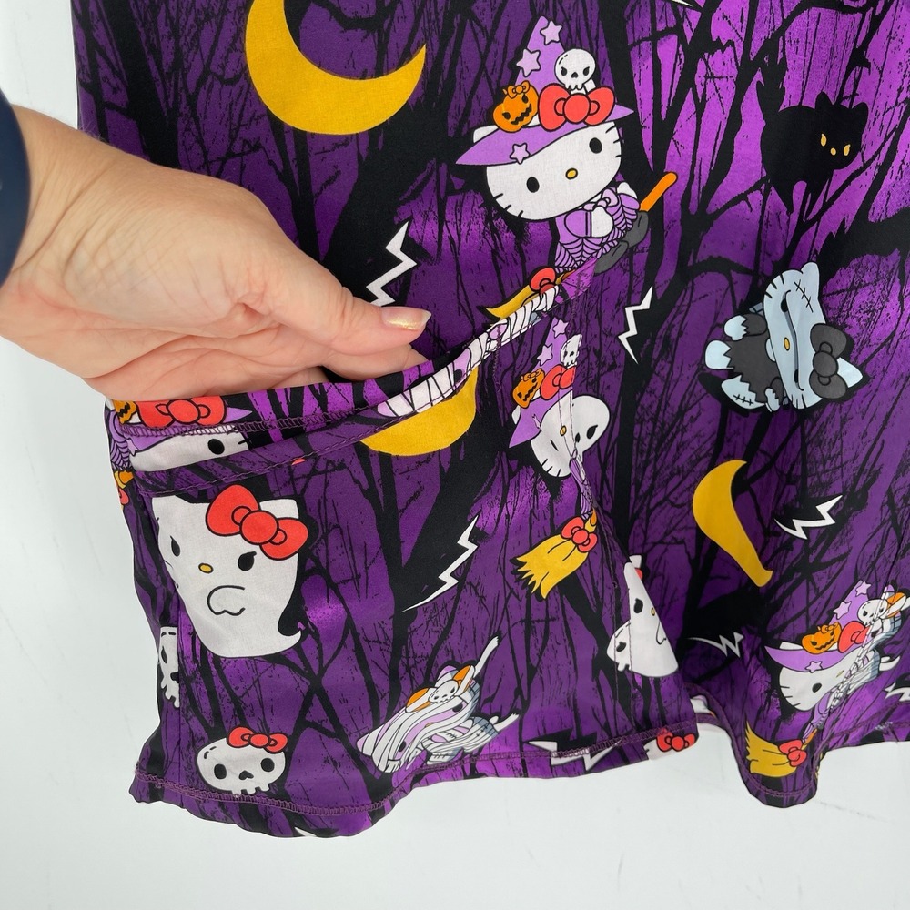 Hello Kitty Women's Purple Halloween Spooky Stretch Nurse Scrub Top Size M - Picture 4 of 6